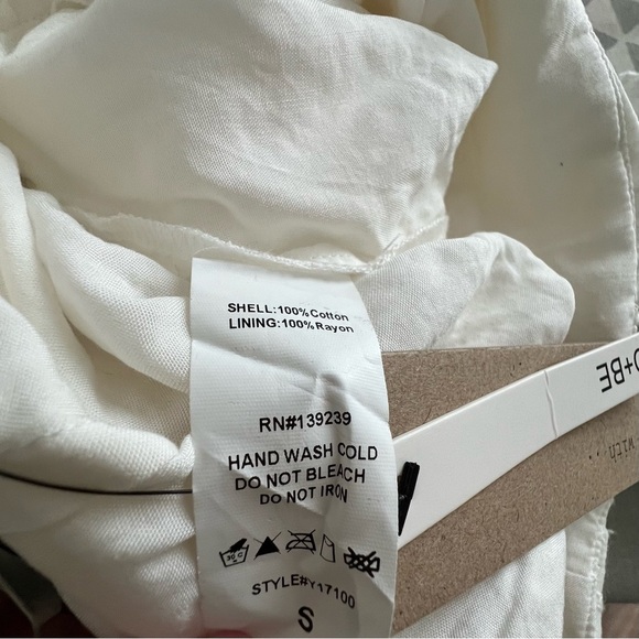 Vici White Ruffled Tiered Dress size small - Picture 7 of 9